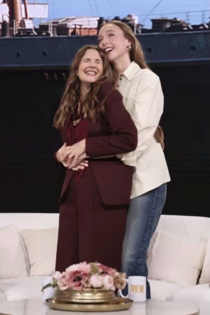stcoldbrew's tweet photo. when she’s tall and knows how to hold women https://t.co/lsc2cjADTn