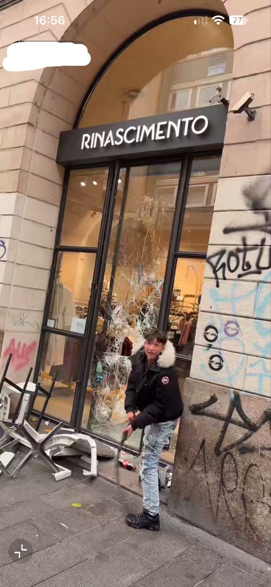 Colafnn's tweet photo. qualcuno che riesce a rintracciare sto personaggio? #sciopero #18ottobre #milano #17octobre #manifestazione https://t.co/oUbNPsBgLg