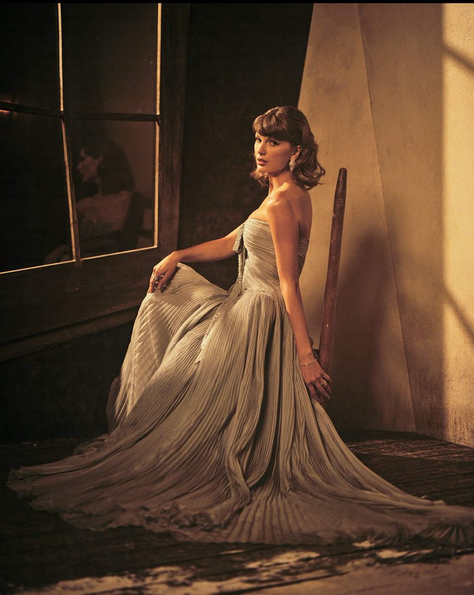 jakesgurl12's tweet photo. OMG

#AcademyMuseumGala #TaylorSwift 
#taylornation https://t.co/P2MuAeuDbP