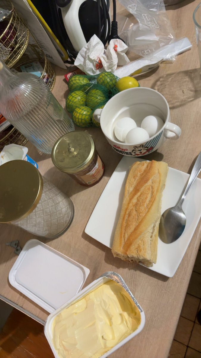fvs130_'s tweet photo. Repas du soir 🙂🙂🙂 c trop dur d’être en sèche en étant comorien 🥲 quelqu’un aurait une technique ??? https://t.co/FqZedsAeRd