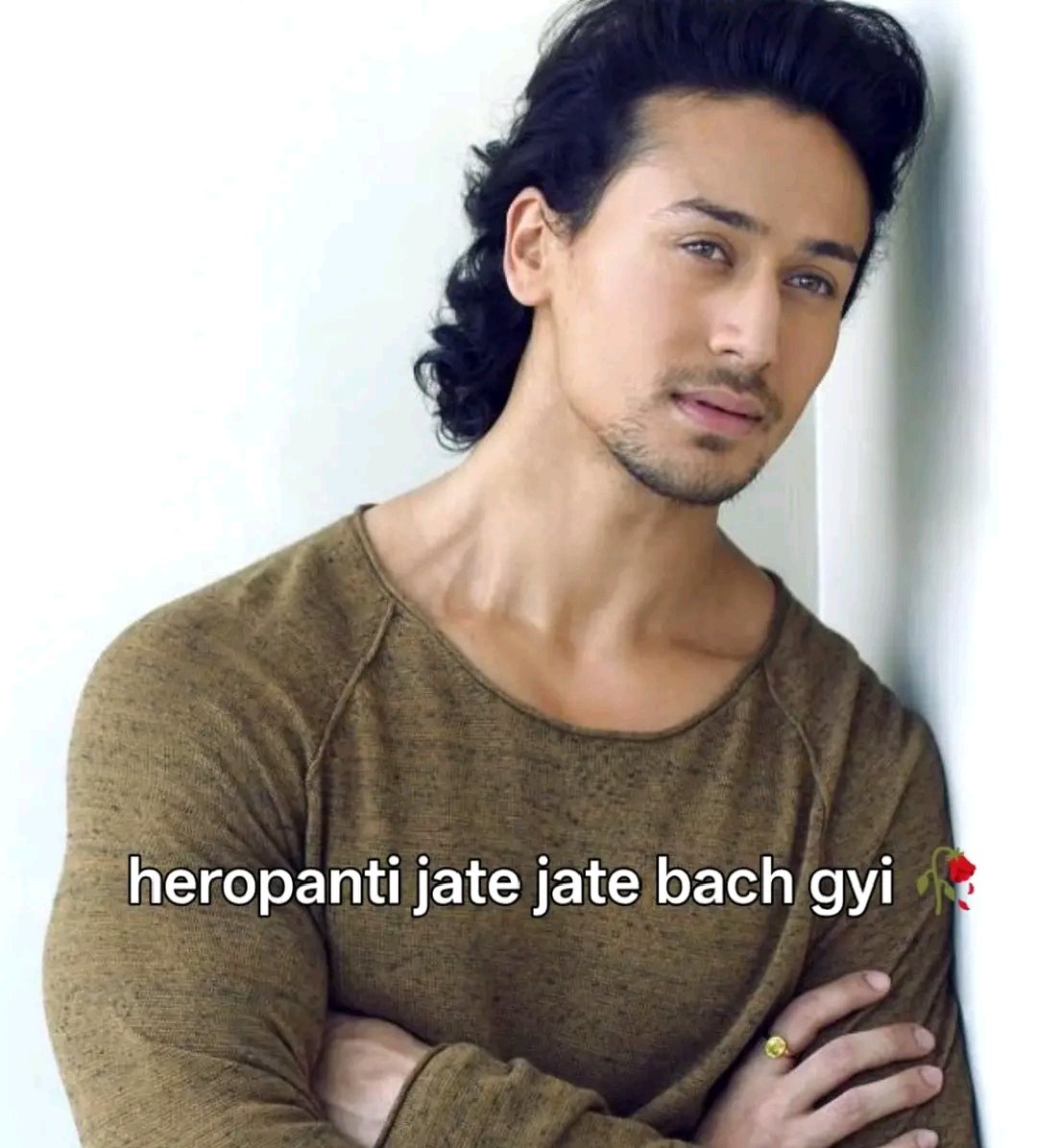 NilShin32150696's tweet photo. Kyaa fayda agar aap zindgi bhar mehnat kr ke body bna lo aur samne se aakr koi goli marker chla jayee 🥹🥹🥲
#TigerShroff #fire #LatestNews #Bollywood #salmankhan #trending #Lawrencebhishnoi #gang https://t.co/SxVVVQPrlD