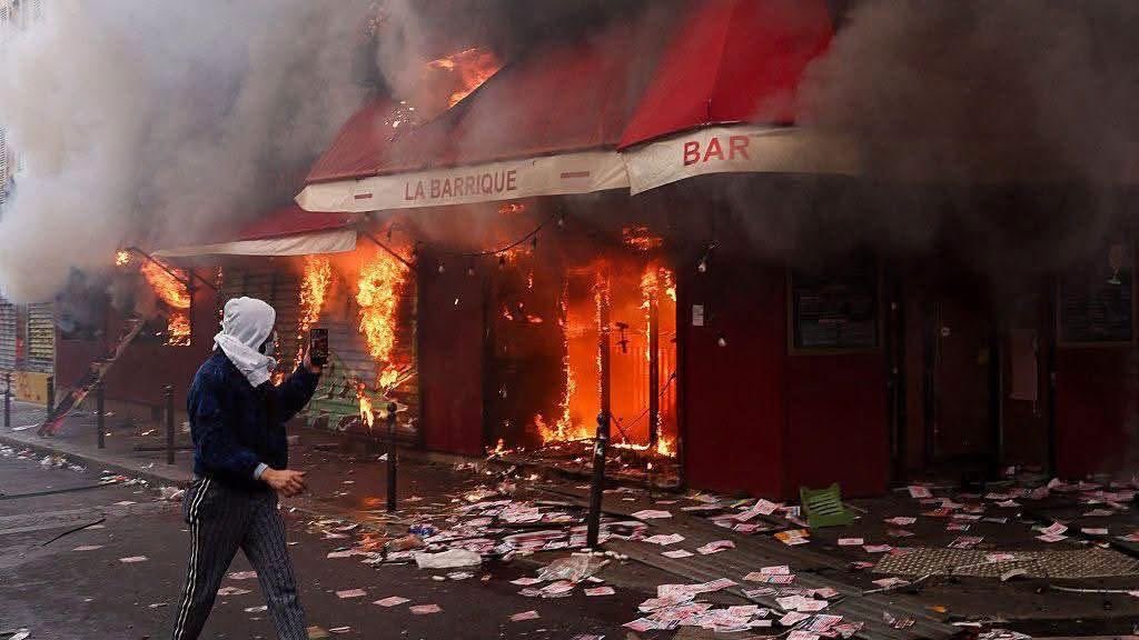 Israel_Avia's tweet photo. Como israelí, no me alegra decir ״se lo advertimos״. Me entristece lo que está pasando en Francia y en otros lugares de Europa. Me duele por todos los que trabajaron duro toda su vida y vieron cómo los propalestinos destruyeron lo que habían construido «para defender valores». https://t.co/vZIplunWPG