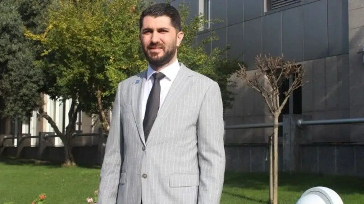 FighterVipeRR's tweet photo. TERA'YA ÇÖKTÜLER Mİ?

Emre Tezmen’in elinde 250 milyar TL’lik bir yedek akçe bulunduğu, devlet içinden bazı isimlerin kendisine “Pusula’yı al” yönlendirmesi yaptığı ve bu süreçte söz konusu kaynağın harcatıldığı öne sürülüyor.

İddialara göre, tüm bu gelişmelerin başlangıcı da tam olarak bu döneme denk geliyor.

Bu iddia doğru mu? Öyleyse, bu yönlendirmeyi kimler yaptı ve sürecin arka planında neler yaşandı?

Kamuoyunun bu sorulara açık, somut ve belgelerle desteklenmiş yanıtlar bekleme hakkı var.

@teraholding @adalet_bakanlik @abakingurlek @iletisim @tcbestepe 

Mağdur olarak artık açıklama bekliyoruz.