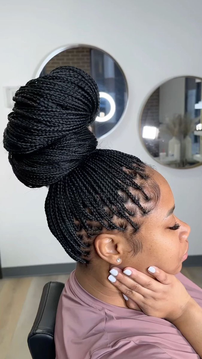 _ascorpiosdiary's tweet photo. Going small knotless for the holidays 😭💯 https://t.co/U8auh4V5MM