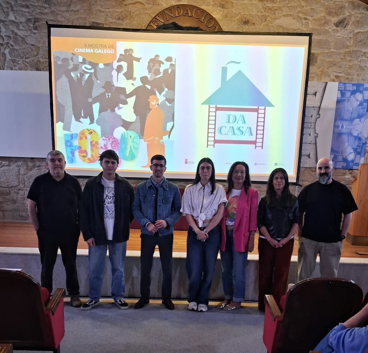 FundacionCela's tweet photo. Tarde de cine. Hoy se celebró la sección "DaCasa", en la II Mostra de Cinema FOCO, dedicada al talento de la juventud de la comarca, que nos asombró con los trabajos de Zeltia Iglesias, Laura Sixto y Telmo Portas. El cine tiene en Padrón un buen caladero en el que pescar. https://t.co/ZyIlKZDFdD