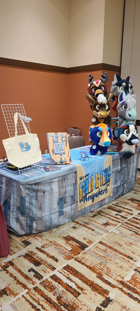 HeadsAndTailsAZ's tweet photo. Thank you to everyone who showed up to my very impromptu photo at both BLFC and Gateway FurMeet! And of course thank you to everyone who stopped by and said hello at Aquatifur!

Its always so great to see everyone at con!

After 3 cons in a row Im going to go home and sleep now! https://t.co/CB9PdEYYnv