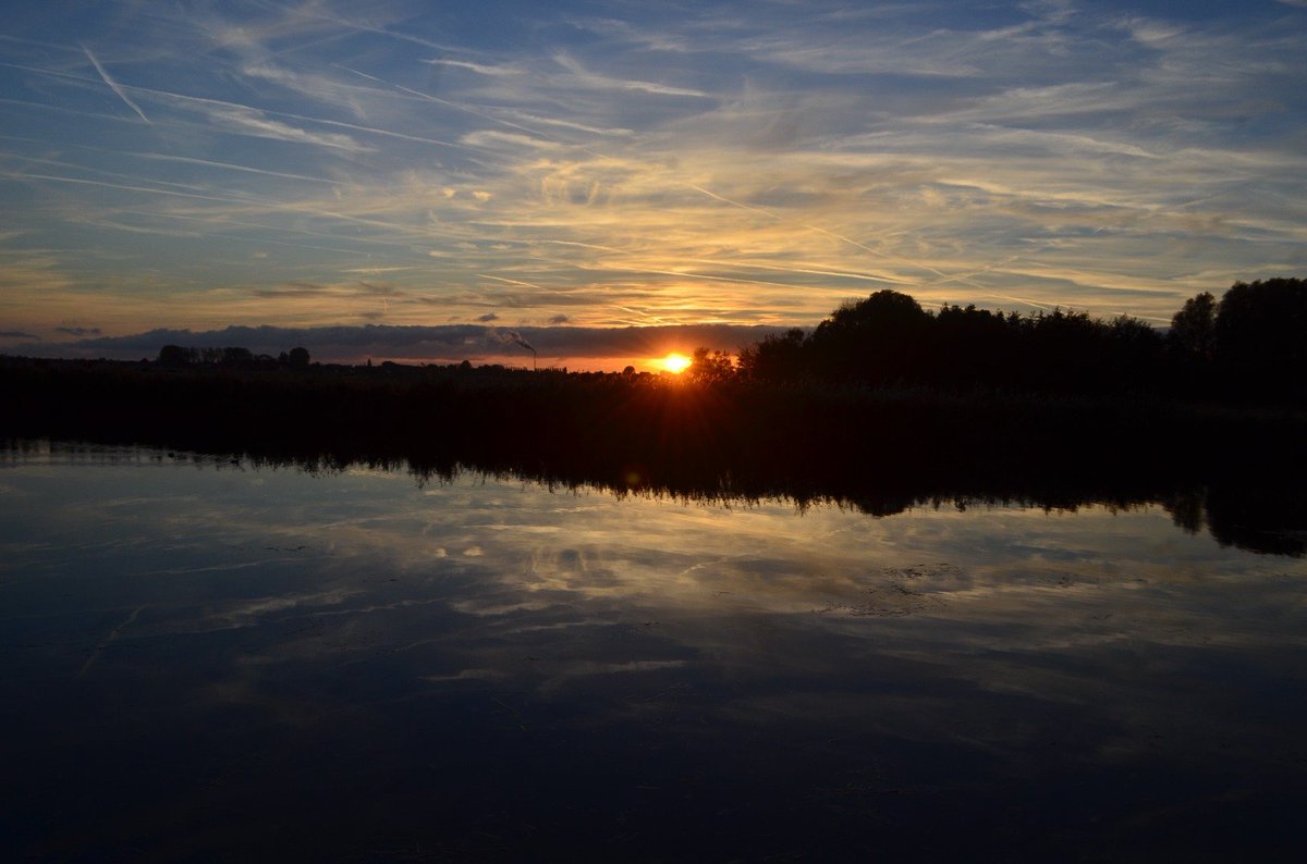 Fluitmonster's tweet photo. Helaas geen #Zonsondergang gezien, kan gebeuren gelukkig heb ik vaak nog wel oudjes, maar helaas niet van deze datum, dus een van gisteren, maar dan uit 2018 https://t.co/sDWcLD01a2