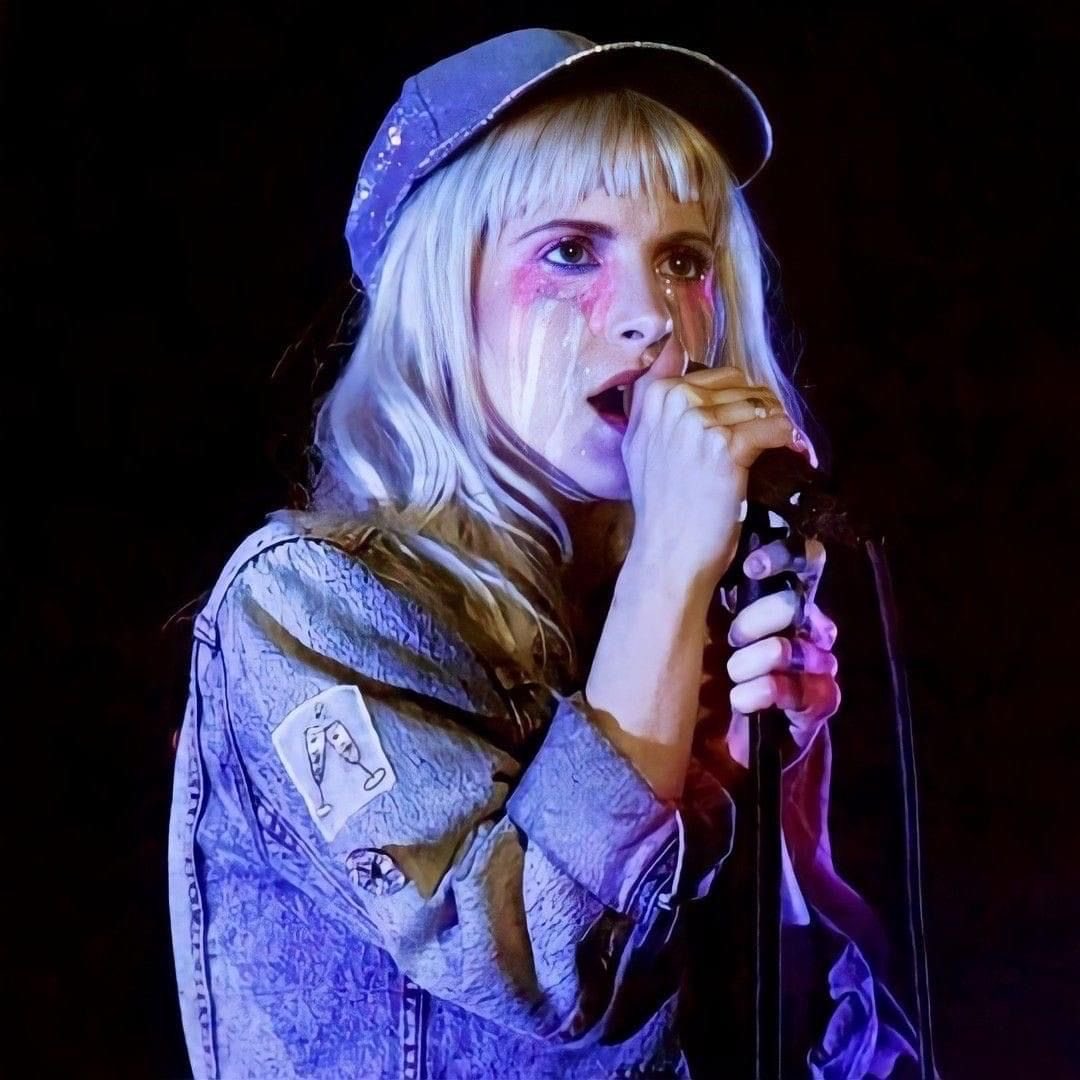 kismetfrances's tweet photo. after laughter hayley style is something else https://t.co/XkFFkzHlRe