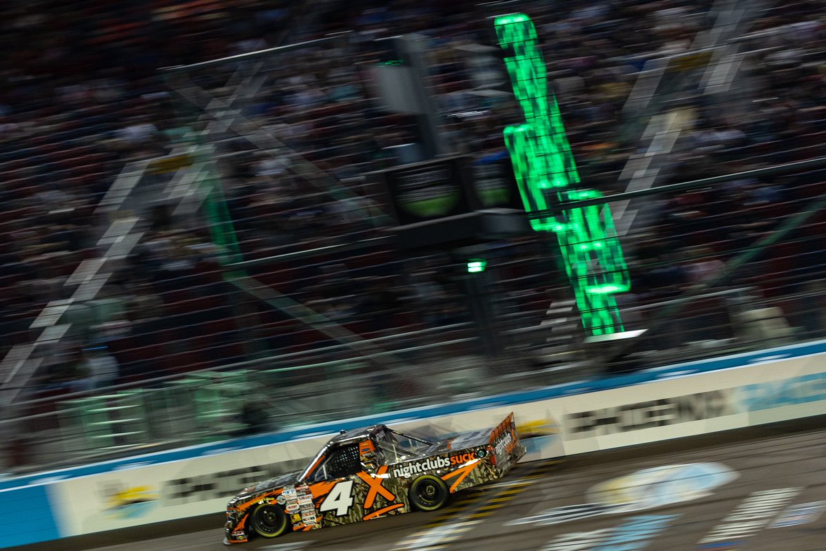 DonovanStrauss's tweet photo. Had a ton of fun Friday night at @phoenixraceway. Finished all the laps and had a decent run. I have to clean up the small details but I know I will. Proud of my @NieceMotorsport guys for all the effort all night long. Appreciate Ty, Clay, and @nightclubssuck. Nights like these we can build on for more opportunities. Ready to see what this journey has in store in 2027 🙏🏼❌