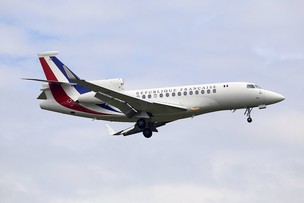 ArtemisInfos's tweet photo. ✈️ Les dépenses de déplacements et d'événements de l'Élysée sont passées de 9,8 millions d'euros en 2021 à 20 millions d'euros en 2025.

La fin des restrictions sanitaires explique une partie de la reprise. Mais la Cour des comptes pointe aussi la multiplication des voyages internationaux, plus coûteux, et appelle à « une vigilance accrue sur les frais de transport et sur la composition des délégations ». Le rapport annuel de performances de l'État confirme 20 millions d'euros de crédits de paiement pour les seuls déplacements en 2025.

Quand on serre la ceinture des Français, le sommet de l'État double sa facture de voyages.

(Sources : Cour des comptes, RAP Pouvoirs publics 2025, La Dépêche)
