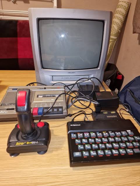 Golden_Slumb's tweet photo. Speccy setup: plug it into your TV, connect a cassette player, press play… then wait and hope your game loaded first time. Who remembers that sound? 📼 #ZXSpectrum

BACK THE BOOK: https://t.co/YXBVezE3l5 https://t.co/YYG7mNkrB2