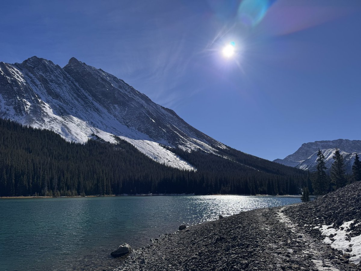 anonymousmaple's tweet photo. Fall backcountry trip 🍂🍁🌲✨🌬️🏔️ https://t.co/tPieVBSV1G
