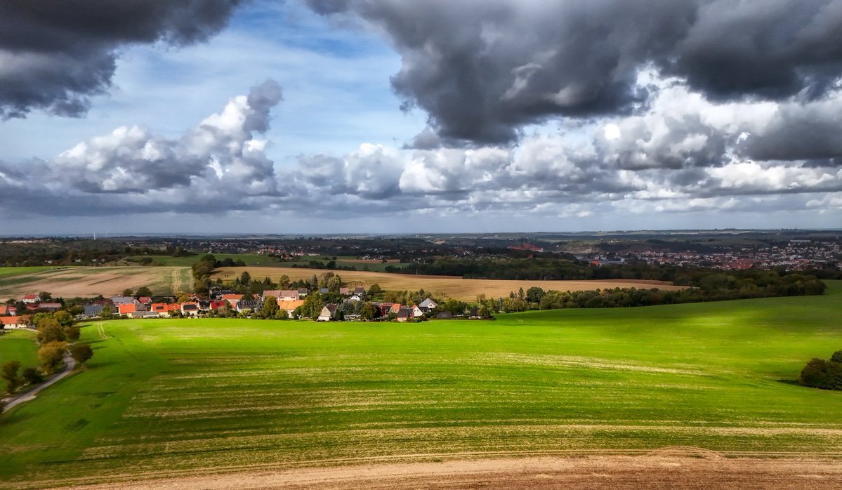 derbaum's tweet photo. aus der reihe „#sachsen von oben“ - welches dorf ist es? tip - bezirk dresden https://t.co/rLahyij0S2