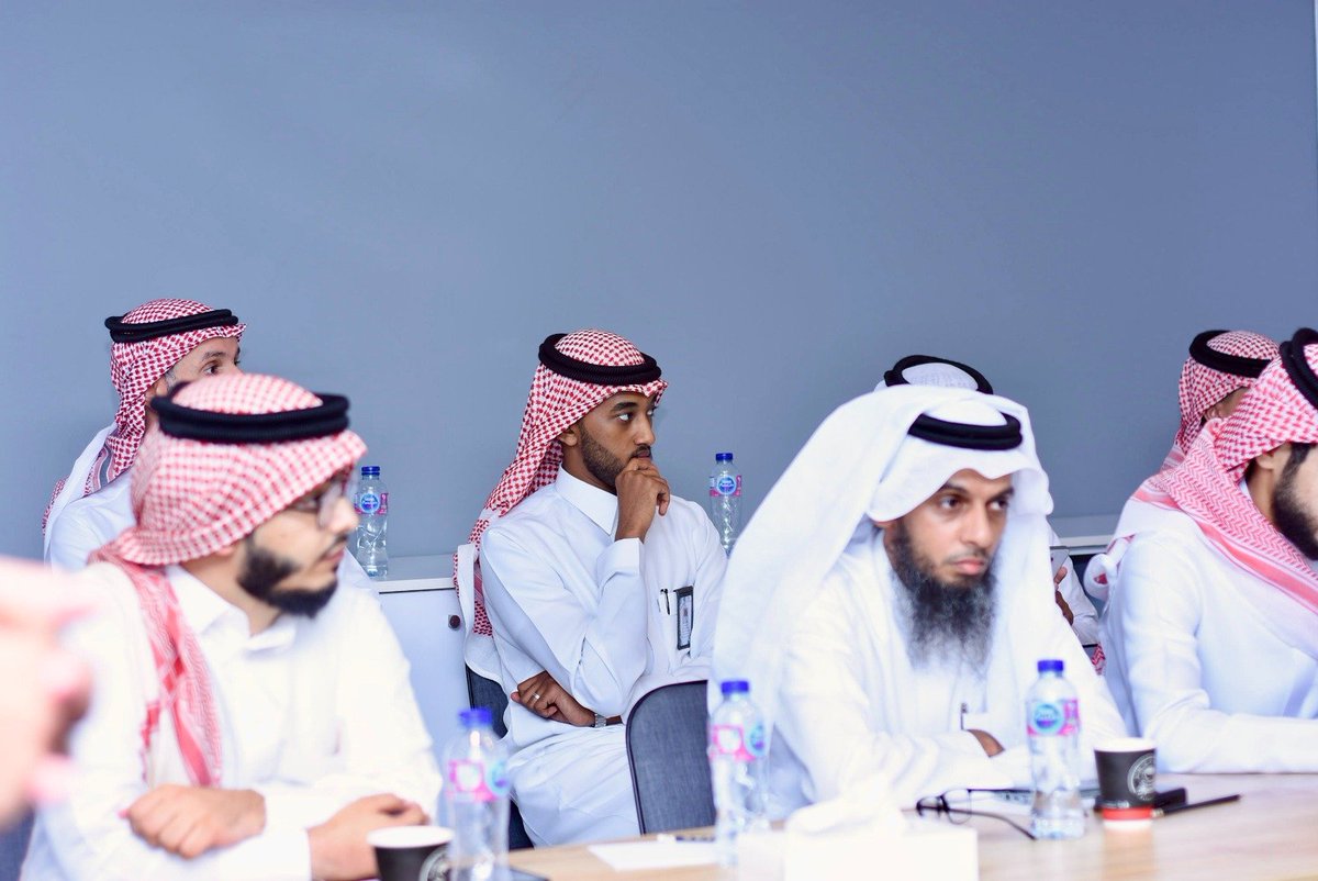 mimastorah's tweet photo. شاركت جمعية المعالي لتنمية الشباب في ورشة عمل نظّمتها اللجنة التنسيقية للجمعيات الشبابية، قدّمها الدكتور عبدالله الأحمدي، حول الشباب وتعزيز الشراكات بين الجمعيات، وتبادل الخبرات وتطوير المبادرات والبرامج الشبابية بما يسهم في تعظيم الأثر المجتمعي. https://t.co/iDOX1M61ip