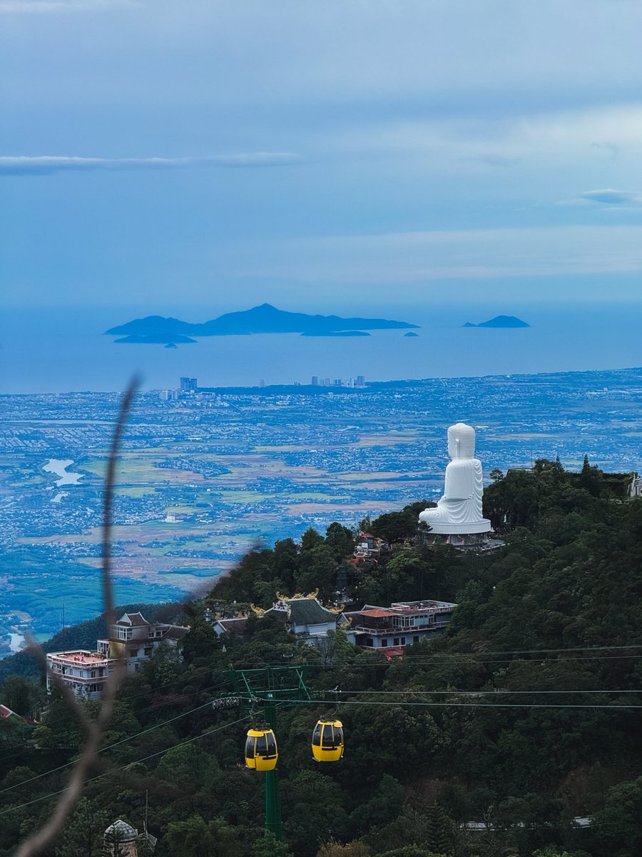 cabetojuan's tweet photo. Ba Na Hills looks beautiful in photos, but experiencing its magic in person is unforgettable. https://t.co/7h5MRnJ5vk