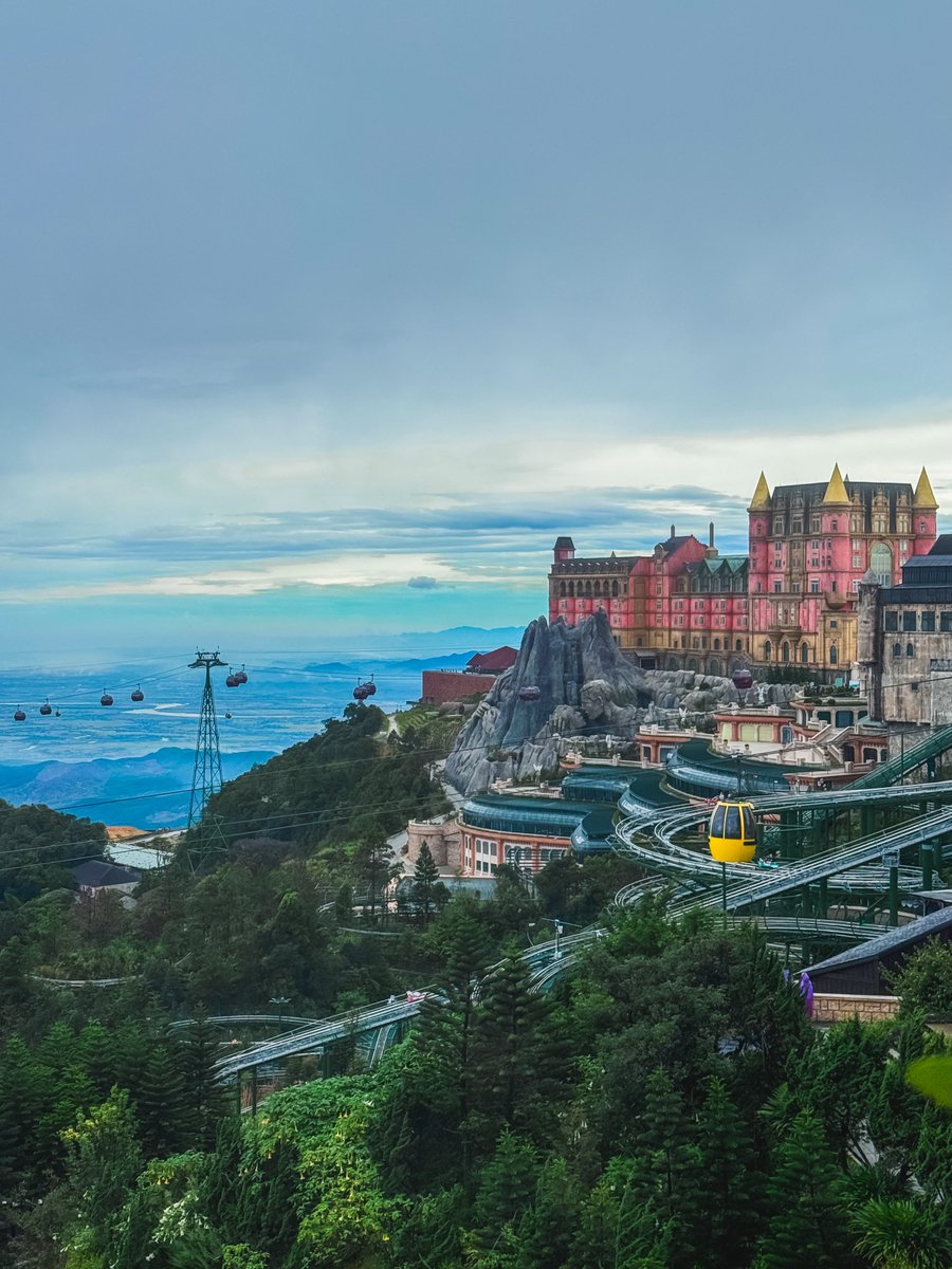 cabetojuan's tweet photo. Ba Na Hills looks beautiful in photos, but experiencing its magic in person is unforgettable. https://t.co/7h5MRnJ5vk