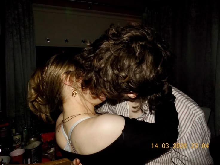 iitafuushi's tweet photo. #soukoku au

Onde num show de uma banda pequena da faculdade, Dazai bebe e acaba dormindo com o vocalista dessa banda

Ou onde Chuuya começa a receber mensagens de flertes de um estranho emocionado que diz ser seu namorado https://t.co/WFCakZk7r8