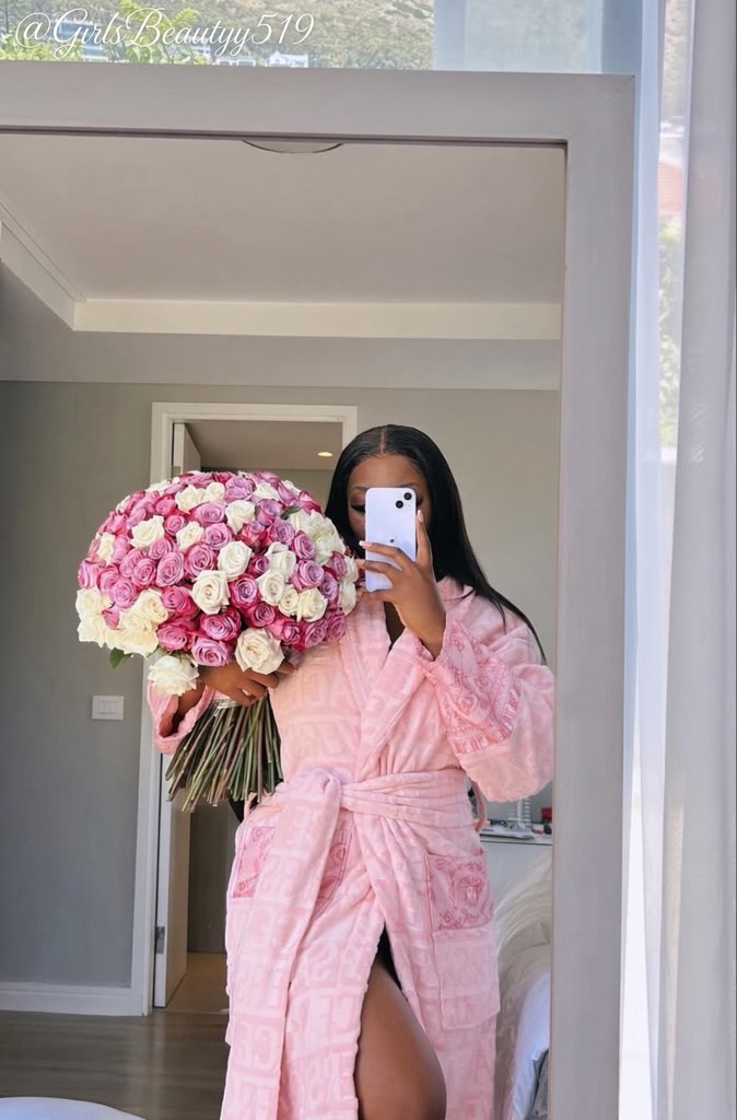 GirlsBeautyy519's tweet photo. robes are soooo bad btch coded 😍🤏🏾🎀✨ https://t.co/IPBGEXJKnj