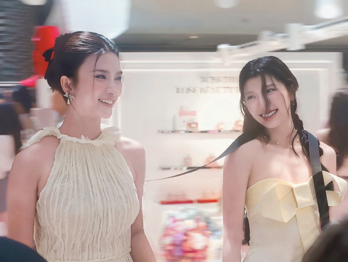 TranAnh81202's tweet photo. We can be different in many things but at least we have the same way of loving and caring the other. 💕✨🐺
#KimTuyen #DongAnhQuynh 
#kimtuyendonganhquynh #GL #wlw https://t.co/UJ1IPOmdTs