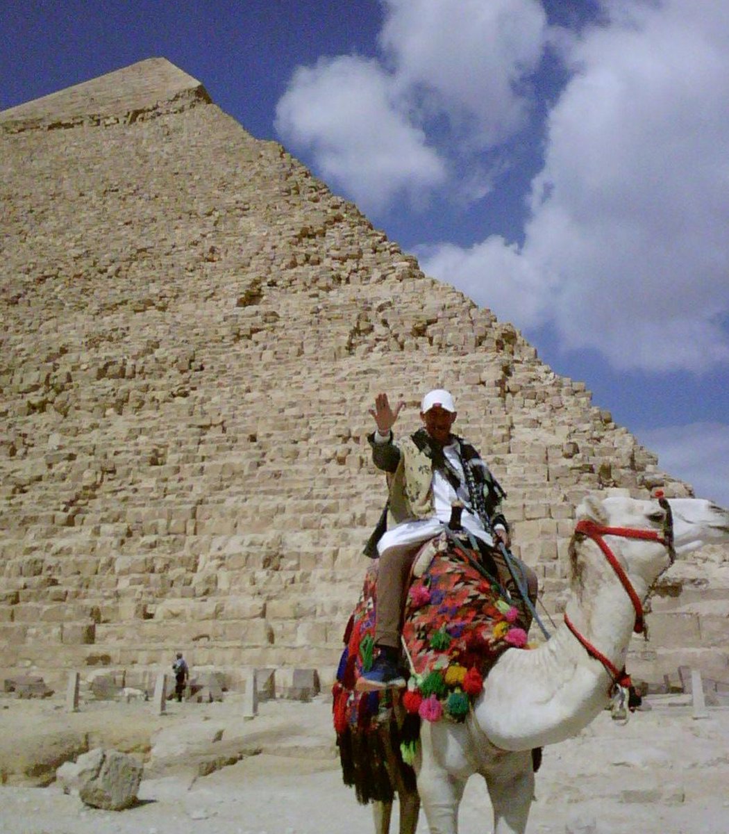 pubity's tweet photo. A Redditor went to Egypt and used their PSP camera to take pictures of the Great Pyramids. They turned out incredible.

via u/Parking-Reading-3859 https://t.co/uTtbTnnwoD