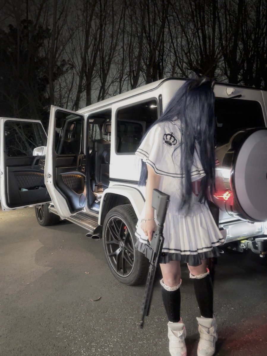 kujareign's tweet photo. zakuro is a shooter . https://t.co/ennd6olRMF