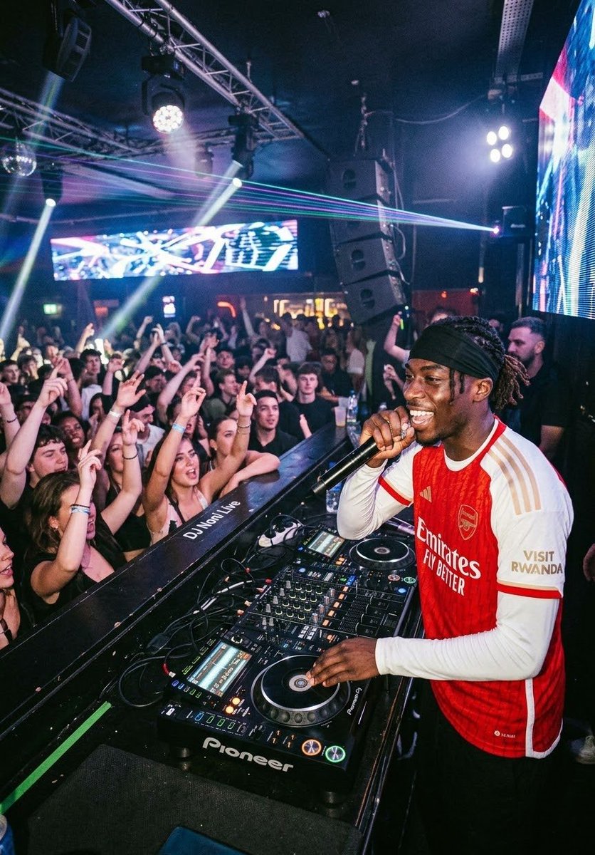 legacykabs's tweet photo. The DJ himself scratched the last   hit song ,to give arsenal  3 points https://t.co/pGUSyXyodk