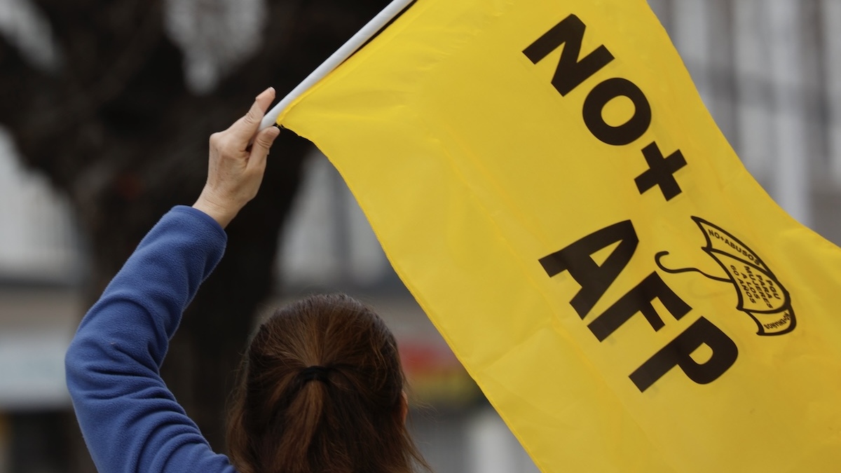 Cooperativa's tweet photo. No + AFP inició campaña para buscar responsables por caída de fondos https://t.co/5yP1sOr5FM https://t.co/OGDDzidA4f