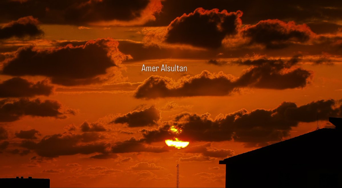 amer_elsultan's tweet photo. Sunset in Gaza, where the sky is painted with orange and gold, and life continues to look for a window of hope amid
the pain. 
#palestine 
#gaza
#freepalestine
#warcrimes
#savegaza https://t.co/sf7ZE7koJa