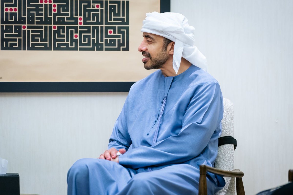 OFMUAE's tweet photo. Abdullah bin Zayed welcomed H.E. Scott Gilmore, Principal Secretary to the Prime Minister of Canada, and discussed opportunities to further expand 🇦🇪-🇨🇦 cooperation and partnership. His Highness praised the continued growth of UAE–Canada relations, reaffirming the UAE’s support for Canada’s efforts to achieve prosperity across various sectors.