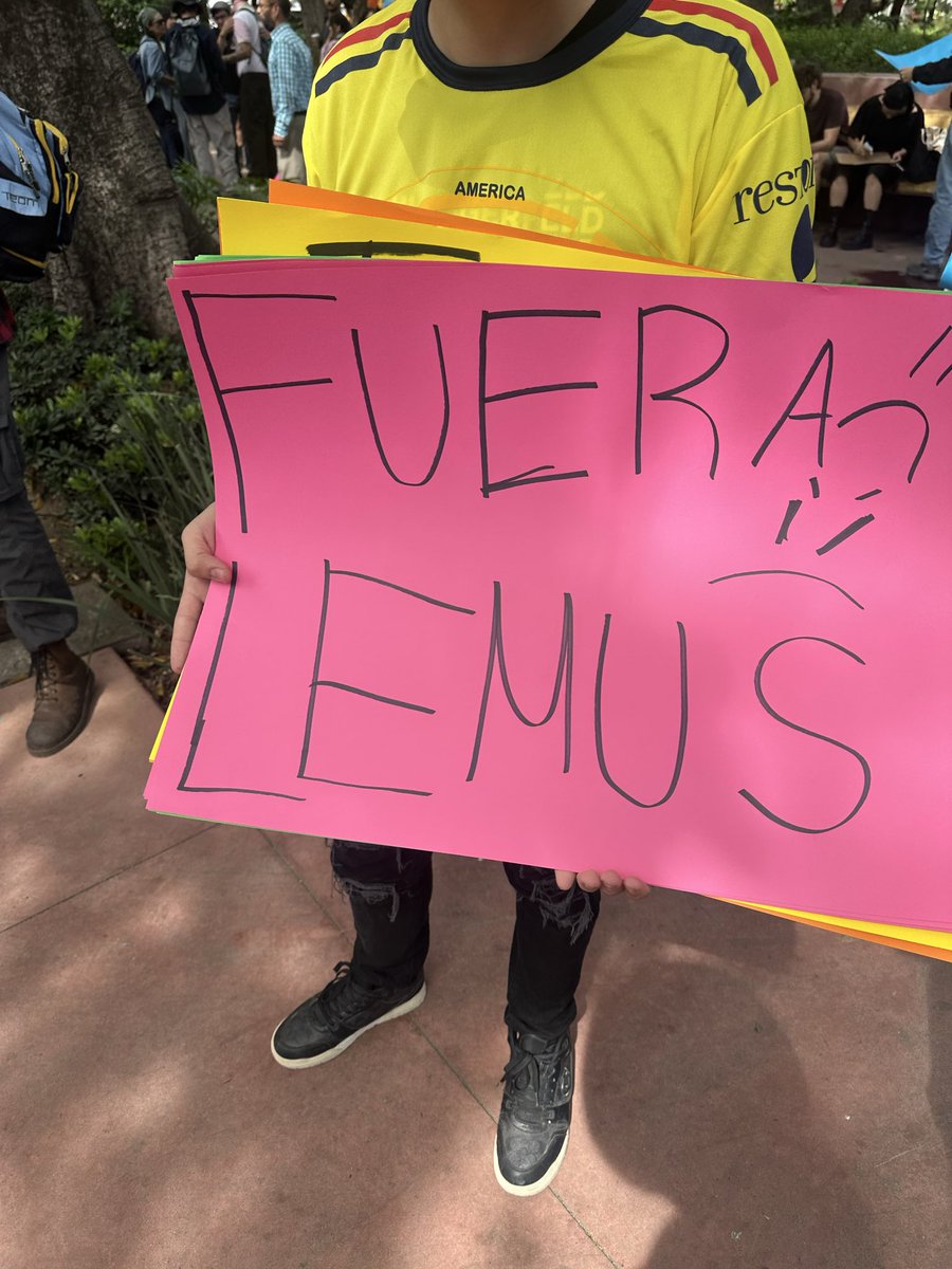 rojo_neon's tweet photo. Ya listos para la marcha de hoy en Guadalajara GDL por el agua para todos y contra la represión. ✨ https://t.co/W5k0pTyPeU
