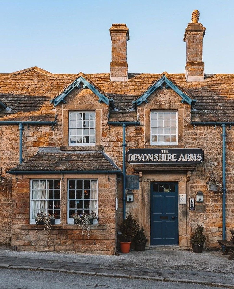 Britains___Pubs's tweet photo. Our pubs are a work of art. https://t.co/MVhevhnfaA