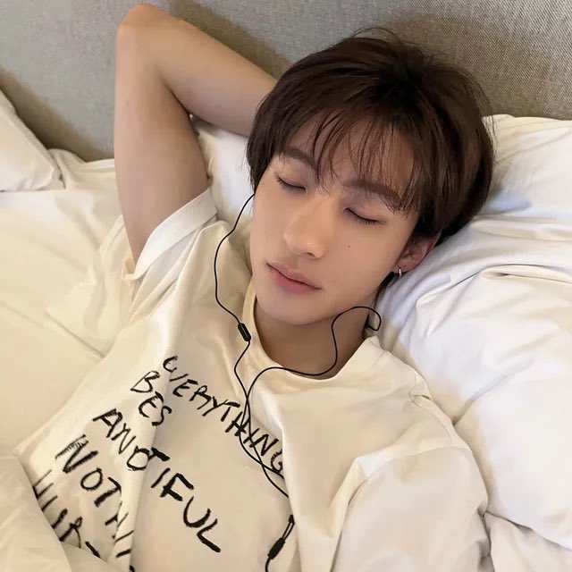 antonisbabo's tweet photo. 가짜잠                                                진짜잠 https://t.co/EskZhLlDlS