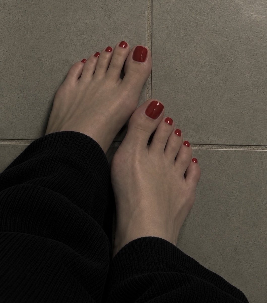 sofiaaabae's tweet photo. Like my feet? :33 https://t.co/wJSmMcR3P9