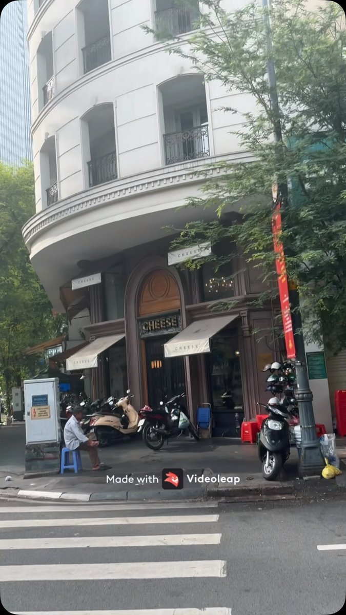22Patricia_Cris's tweet photo. Day one wandering Ho Chi Minh City with no real plan, just walking, exploring, and dodging scooters. Love this city’s energy. So good to be back. https://t.co/YFnGAOtiAx