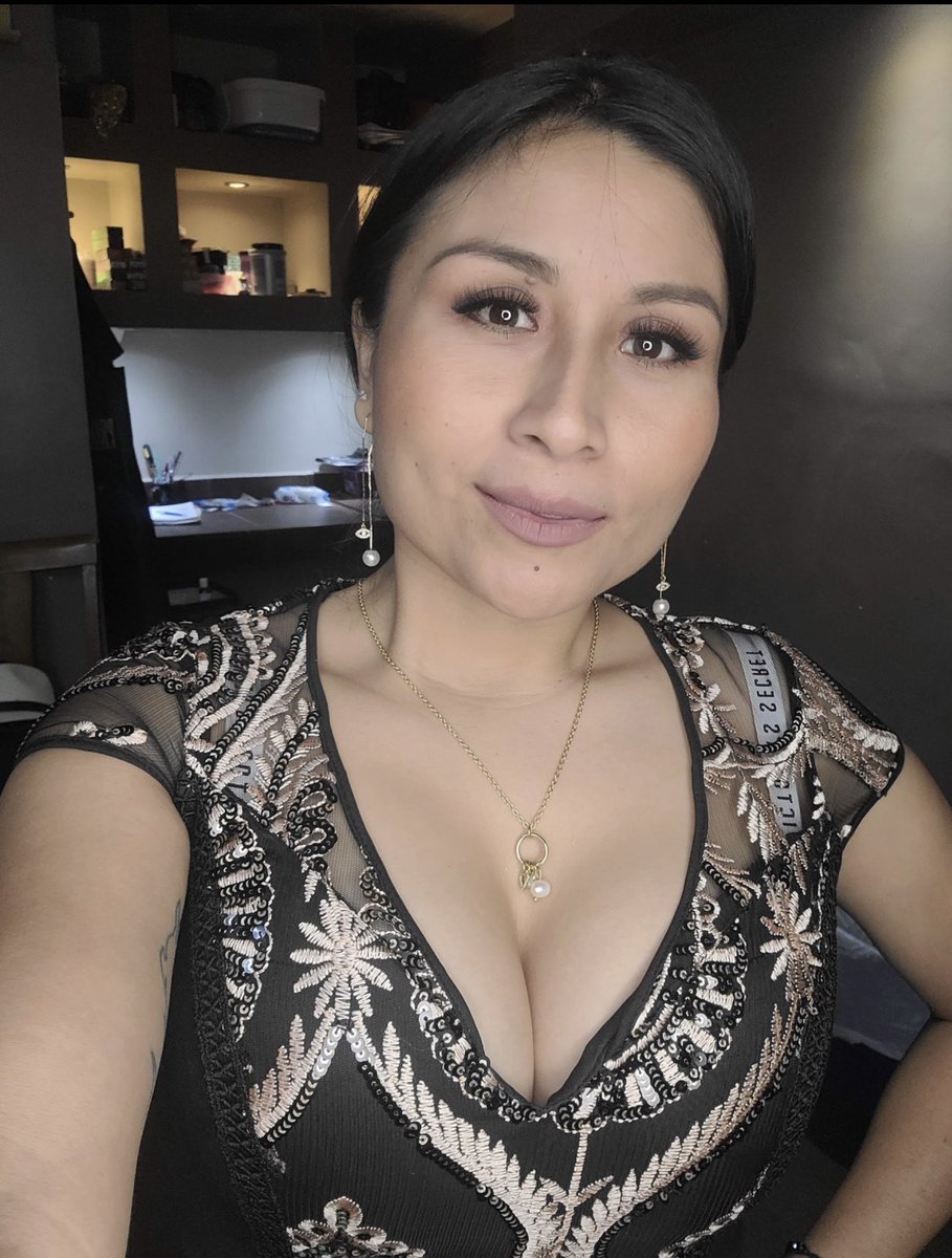 LeticiaGme12092's tweet photo. Mas de esta pobre perra recien comprometida todo lo que su novio ve de ella @Jazmin_prettyyy https://t.co/m2E6q7gIz7