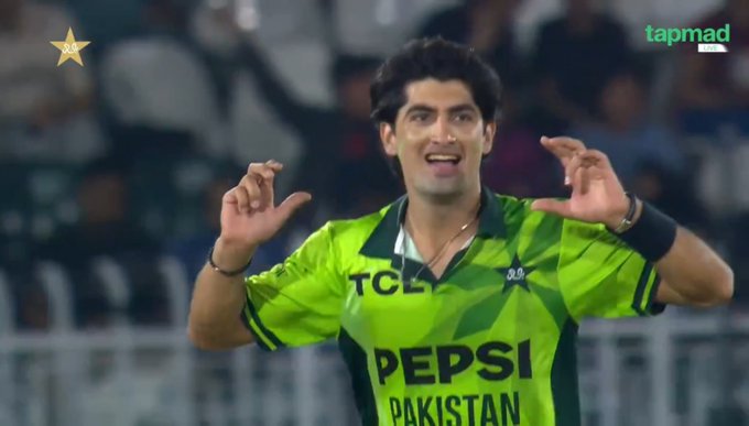 Iqra87685226's tweet photo. Ab to Naseem Shah ka bhi comeback hogya h, mera kb ho ga
#PAKvsSL . https://t.co/stIjy7TUen