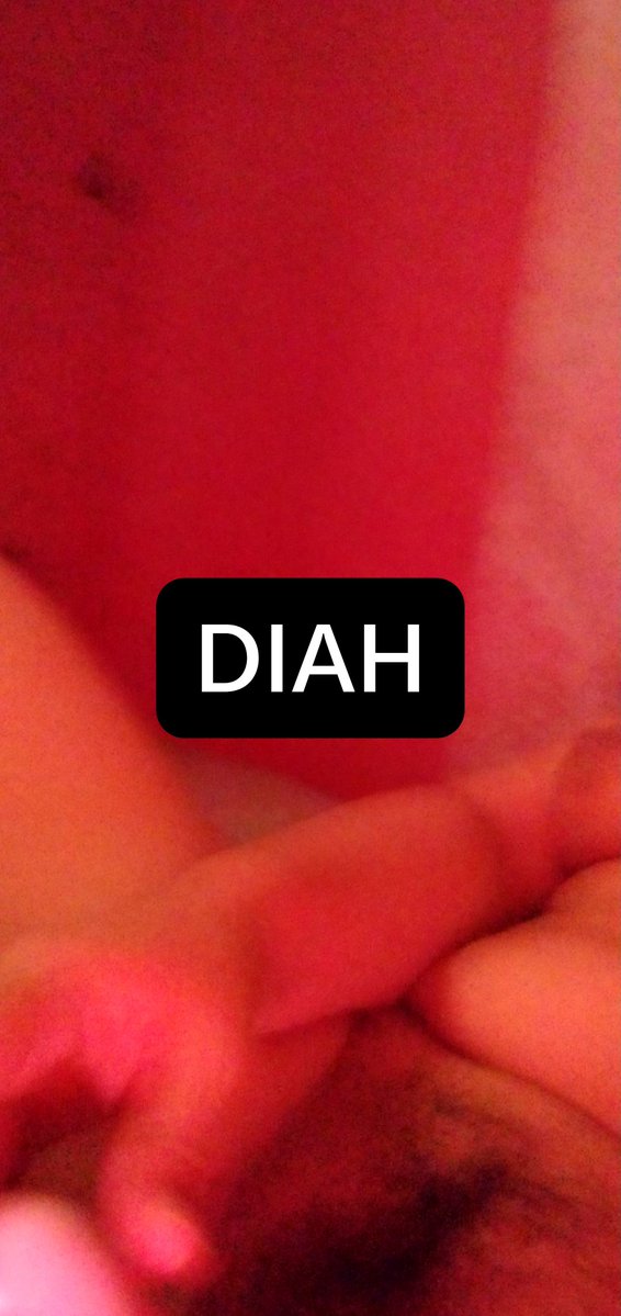 diahputri1111's tweet photo. emang terlalu datar sih 8 tahun ma suami
cuma punya 1 mainan ini aja
ya mudahan cepat terjadi lah nakalnya.🤣🤣 https://t.co/03ag0eRMt7