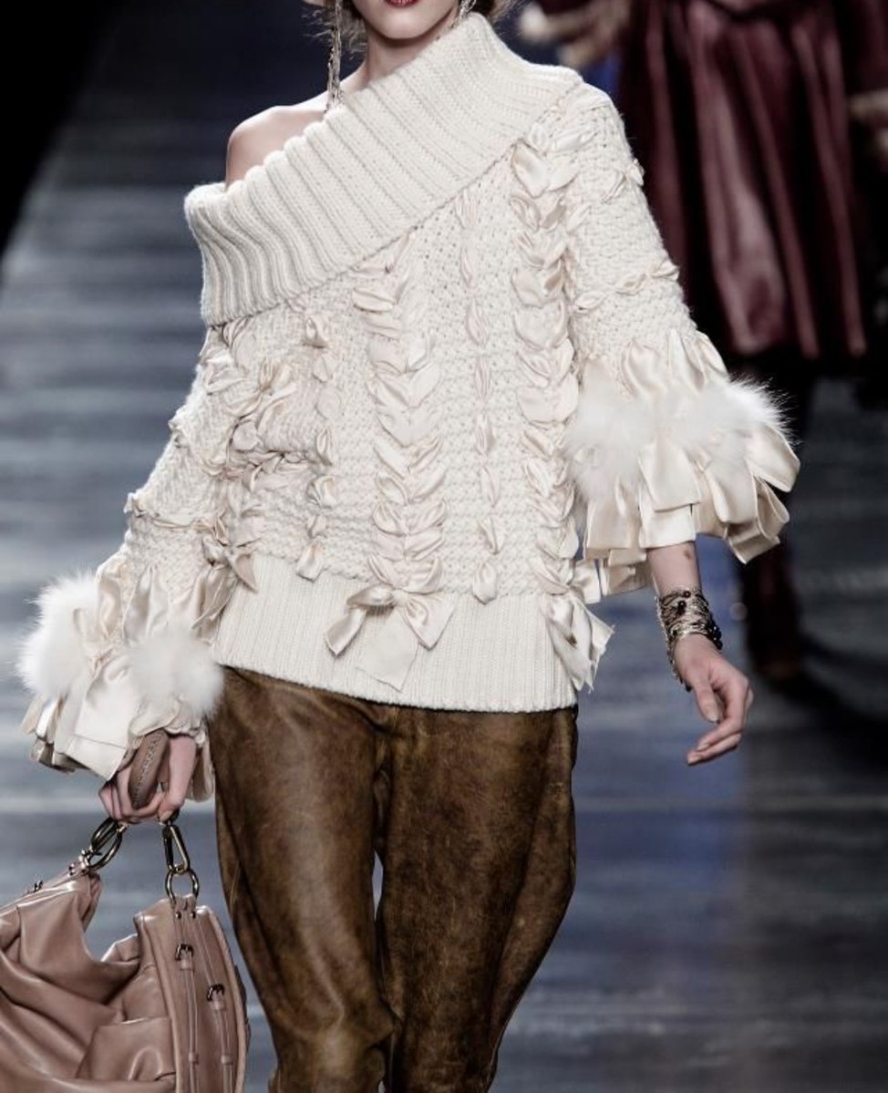 synkholiday's tweet photo. Some winter couture I think Noelle would wear! I like to imagine her wearing faux fur everywhere https://t.co/fhTLI6bmrU