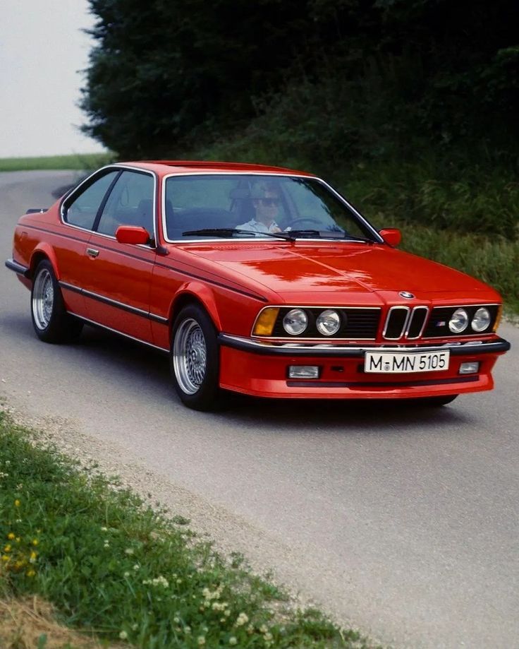Retromania4ever's tweet photo. 🇩🇪 1986 #BMW M635CSi 
Powered by straight-6 engines, peaking with the M-tuned M635CSi (featuring a derivative of the M1's 286-hp engine). https://t.co/xxZUrXAfli