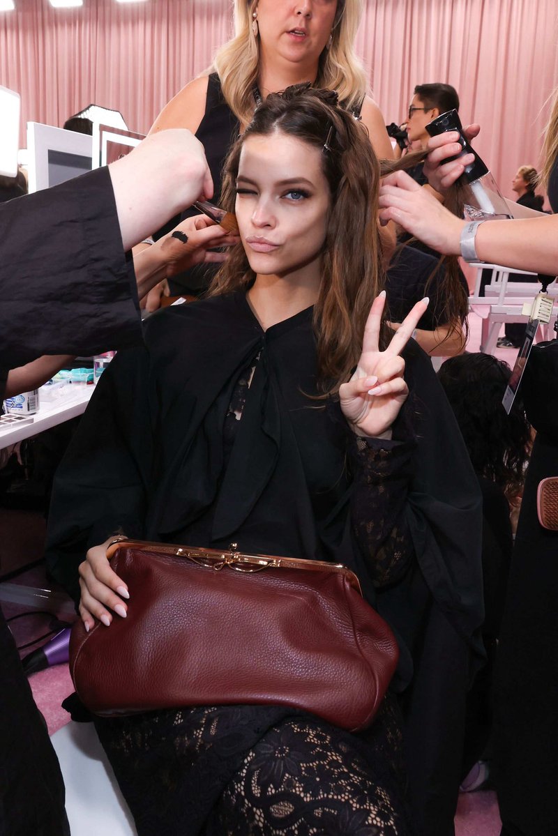 palvinaccess's tweet photo. 📸 | Barbara Palvin backstage at the 2026 Victoria’s Secret Fashion Show in Los Angeles. (October 18, 2026)

🔗 https://t.co/vWW38a7Aiy https://t.co/3atc8PWmlP