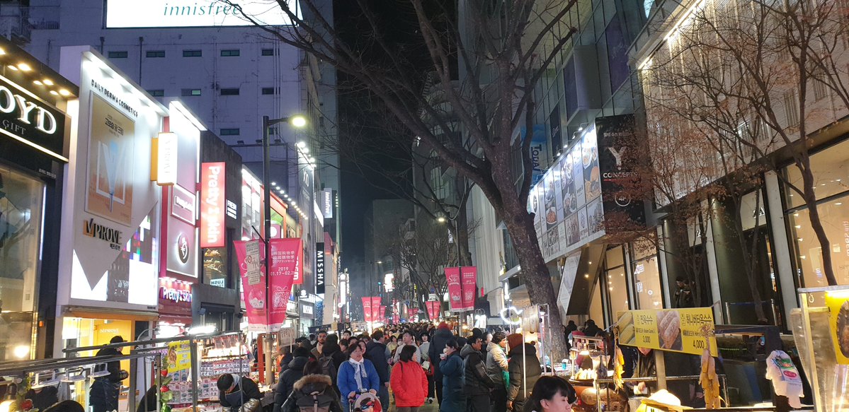 mun_geol49950's tweet photo. 明洞街边小吃 https://t.co/fVSUvFzp7W