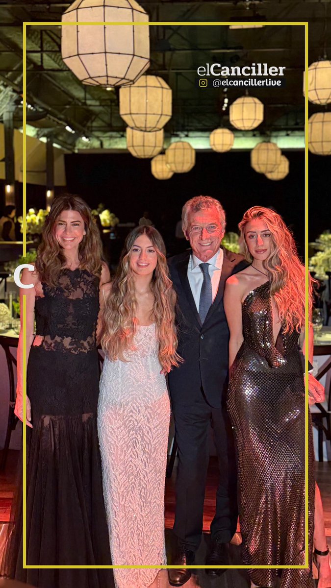 mirandadress's tweet photo. La sencillez del vestido de Antonia, y a su vez lleno de wannabe Kardashians que se hacen unos modelos versallescos. Es así https://t.co/DL8B2JfoCO