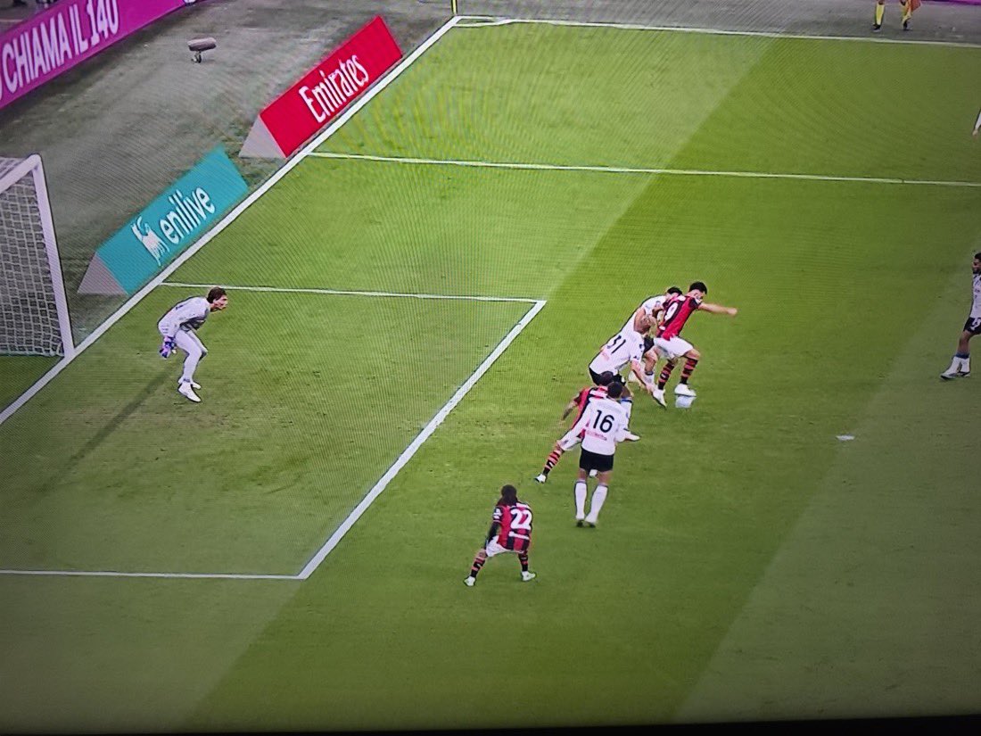 LouGirardiReal's tweet photo. GOAL                                                         NO GOAL https://t.co/fS8cV1UlTl