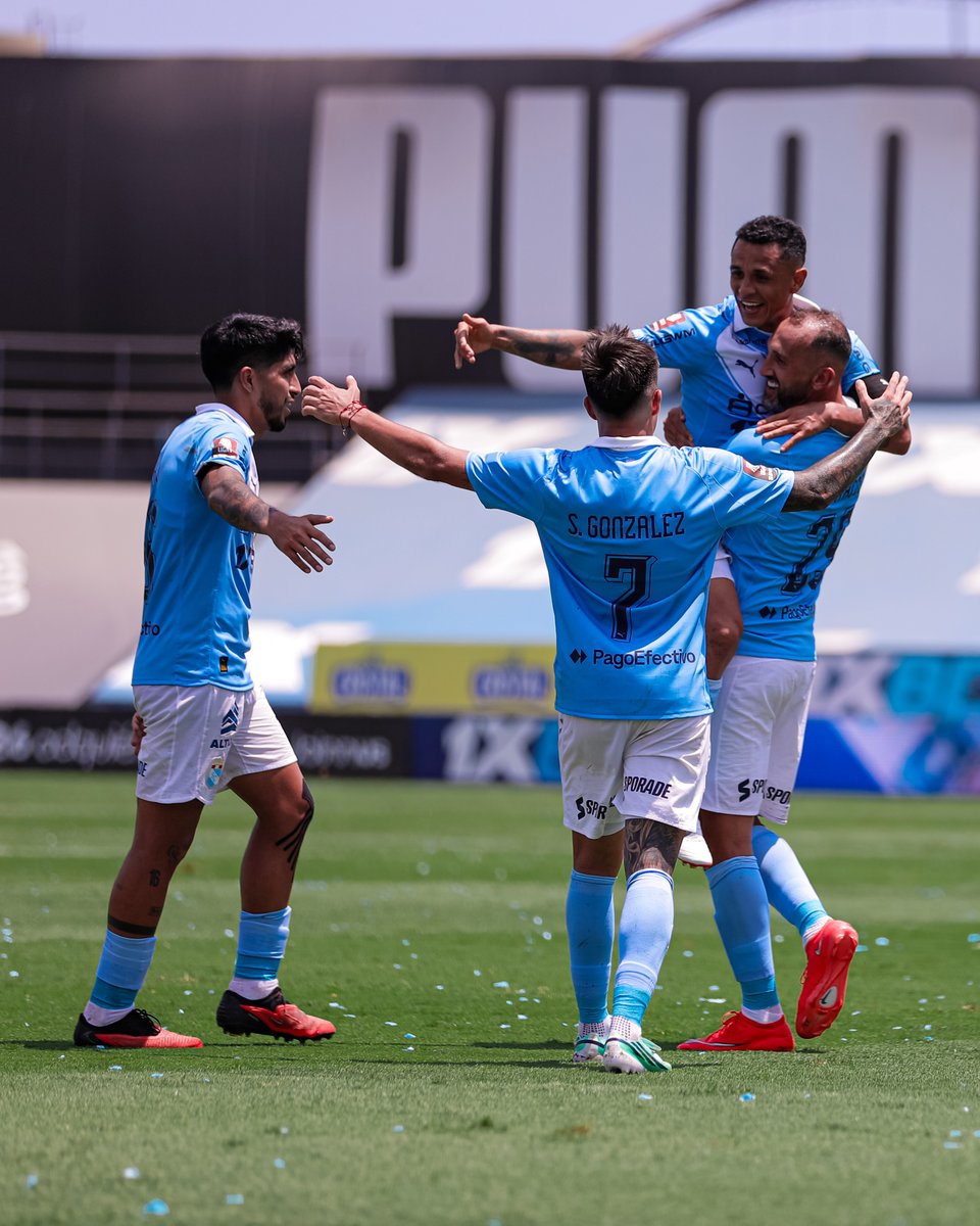 Liga1TeApuesto's tweet photo. ¡Los tres puntos se quedan en el Rímac! 🩵🔥

📸 @iteasport_

#Liga1TeApuesto
#ElADNdelHincha https://t.co/HZArR2G4tr