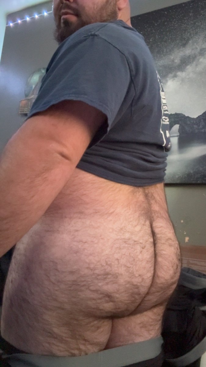 imthatsmallguy's tweet photo. I’ve always wanted to start posting nudes and videos on here, who would support me? #hairyass #gayass #GayBears https://t.co/Bnhszbb5vj
