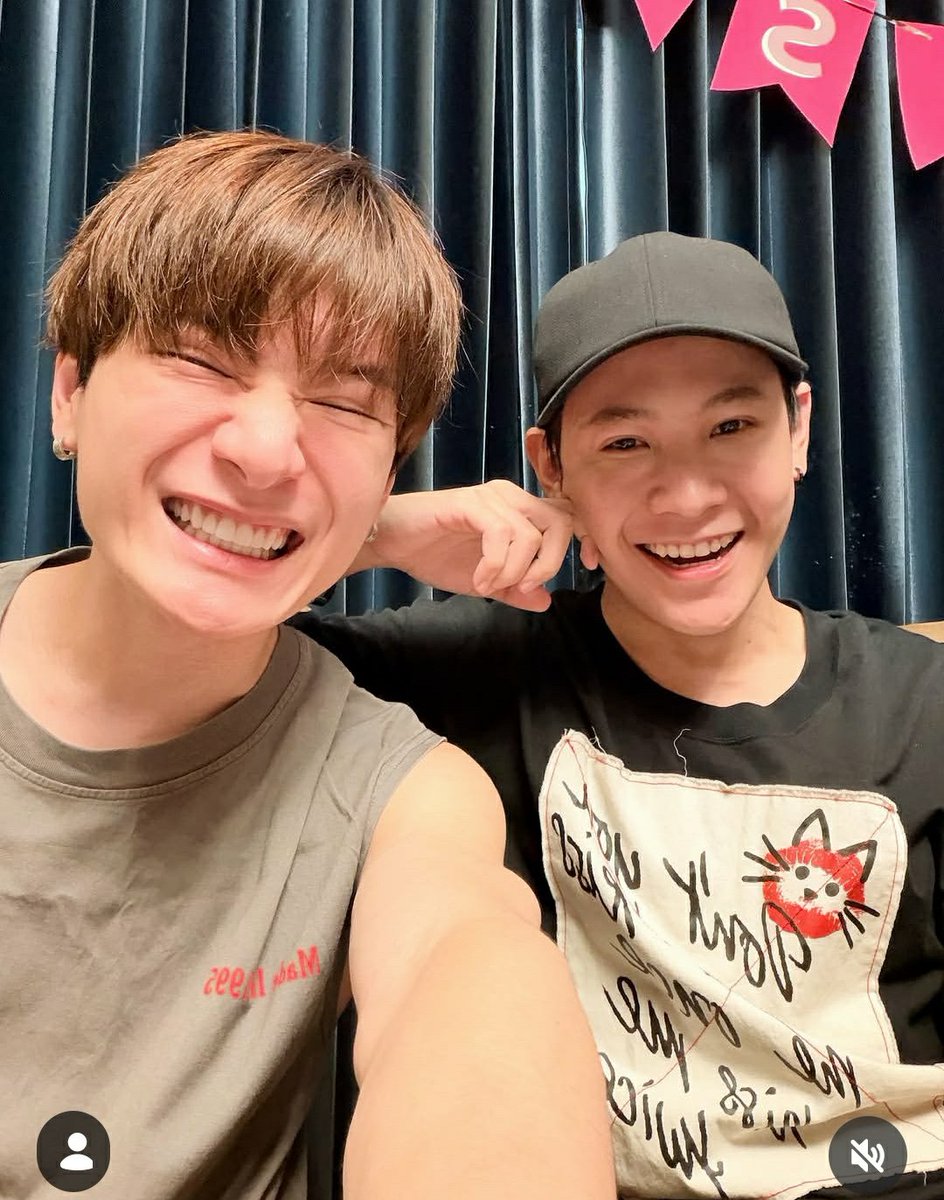 krist_est's tweet photo. Cr. Igs kristtps 
(18/10/2026)

🎂🎉🎁

Happy Krist Day

#KRISTOBER18
#KristPerawat
#KristSingto https://t.co/xEEIa5qBXx