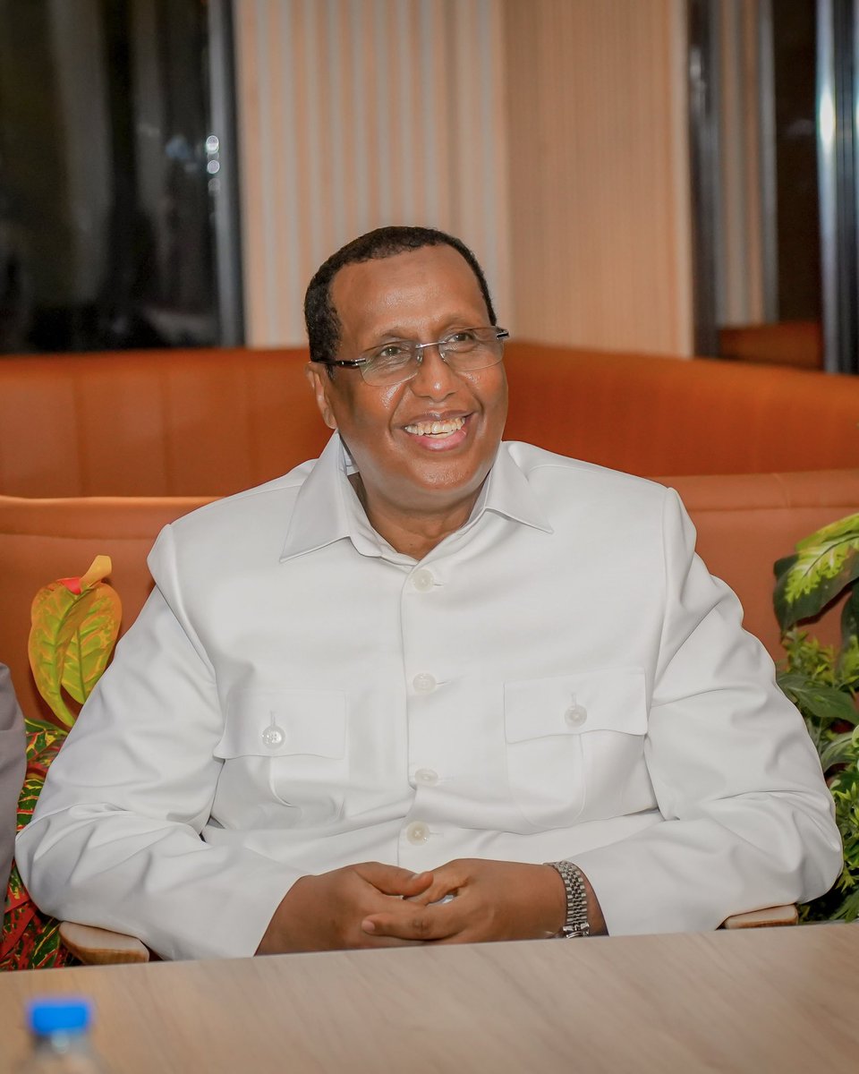 HELugatoor's tweet photo. I was pleased to join fellow #Puntland Government officials in spending quality time with the people of #Garowe at #Beydan Centre, in an atmosphere reflecting peace, stability, and strong ties between the Government and the community. https://t.co/gKzk3HRCE6