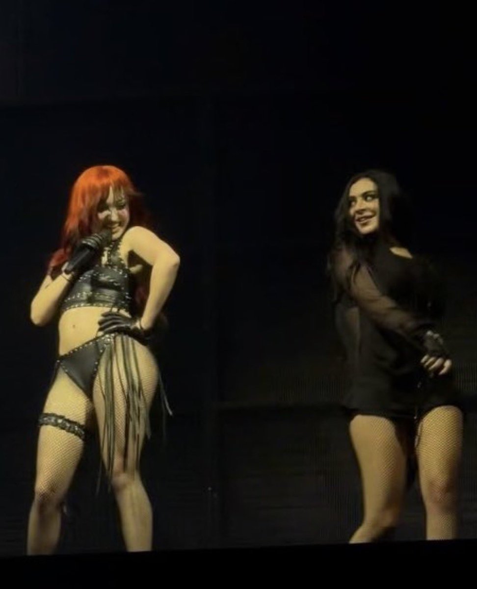 bennylftv's tweet photo. the smiliest girls (˶ᵔ ᵕ ᵔ˶) ݁₊⟡
#MFFTourLA https://t.co/Q5ImRjpo54
