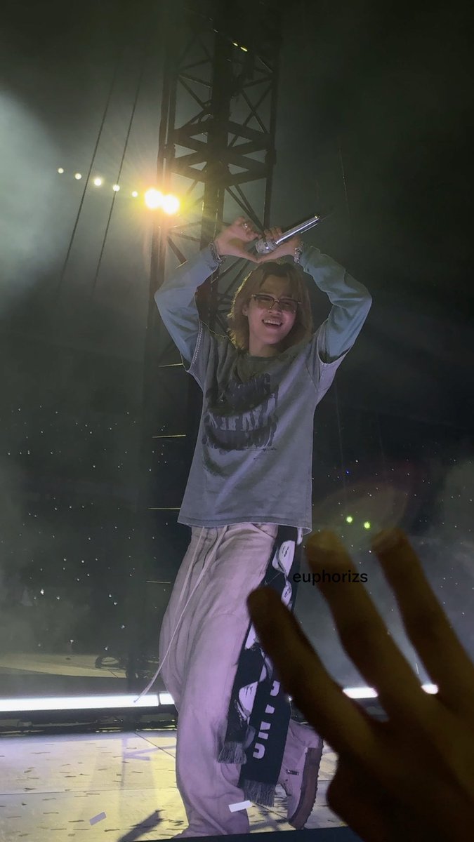 agbjjk's tweet photo. i cant believe i was this close 🥹 jimin is so pretty and gentle i love him sm https://t.co/2vWqSt2I2O