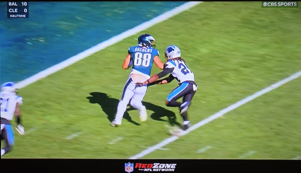 RedOutBlueIn's tweet photo. Defensive (P)ASS interference? 🤔😳🤔😳🤔

Panthers @ Eagles

@ScottHanson 

#NFLRedZone https://t.co/e6EnNT1wM6